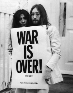 O protesto de John Lennon e Yoko Ono contra a Guerra do Vietnã. Imagem: Internet
