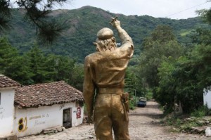Interessante, mas hoje existe uma estátua de Chê no vilarejo onde foi capturado e morto. Demoraram mas entenderam o que ele representava. Imagem: Internet.