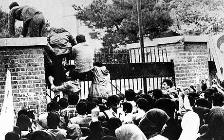 Resultado de imagem para fotos e imagens da invasão da embaixada dos estados unidos pelo irã em 1979